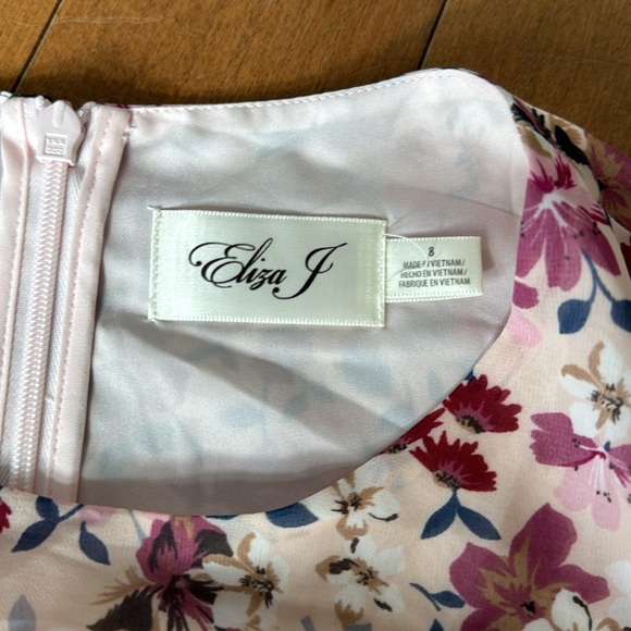 NWT Eliza J Floral Dress in 8 - Picture 4 of 6